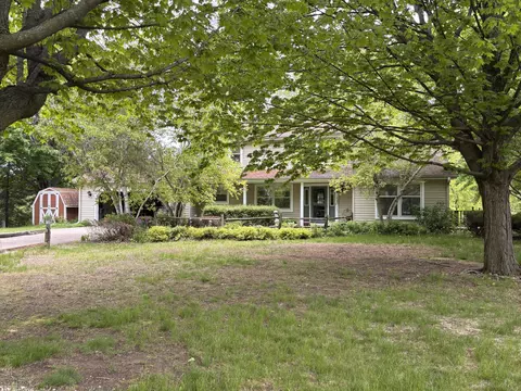 3084 Rolaine, Hartford, WI 53027