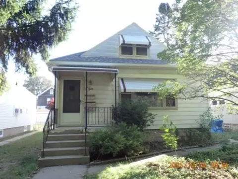 3240 S Dayfield, Milwaukee, WI 53207