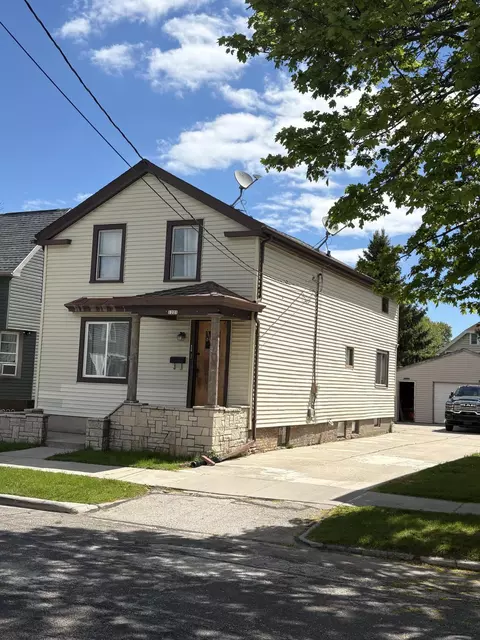 1221 S 12th, Manitowoc, WI 54220