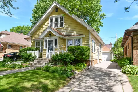 8108 Aberdeen, Wauwatosa, WI 53213
