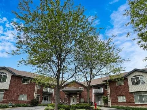 18125 W Wisconsin #201, Brookfield, WI 53045