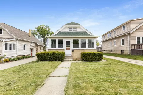 547 S Oak Park, Milwaukee, WI 53214