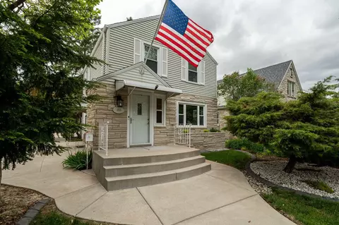 3535 S S Pne, Milwaukee, WI 53207
