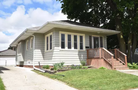 1224 W Lawn, Racine, WI 53405