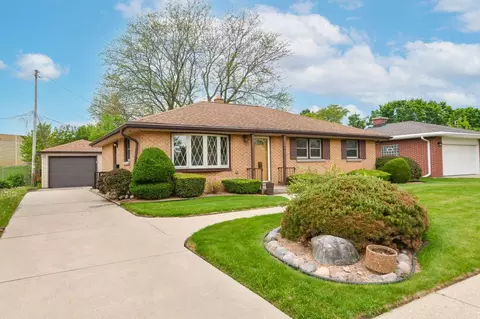 1631 W Bottsford, Milwaukee, WI 53221