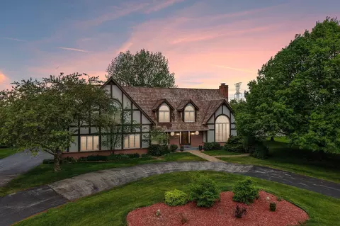 2385 Buckingham, Brookfield, WI 53045