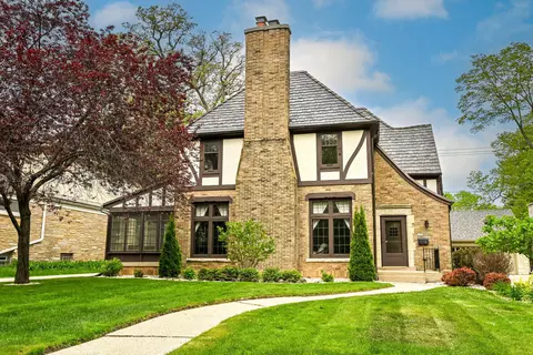4709 N Cramer, Whitefish Bay, WI 53211
