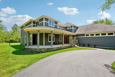 12302 N Madero, Mequon, WI 53092