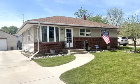 5603 S Hately, Cudahy, WI 53110