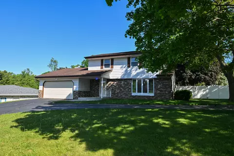 10045 W W Mdw, Greenfield, WI 53228