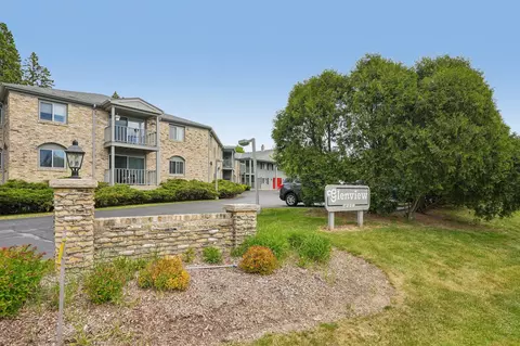 7234 N Green Bay #202, Glendale, WI 53209
