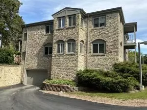 7234 N Green Bay #202, Glendale, WI 53209
