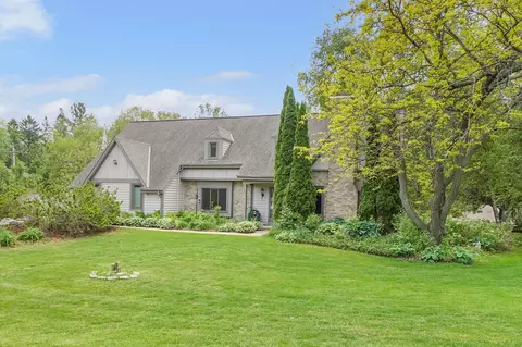 906 Scenic Hts, Delafield, WI 53018
