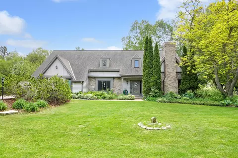906 Scenic Hts, Delafield, WI 53018