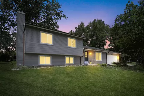 w233n6477 Kneiske, Sussex, WI 53089