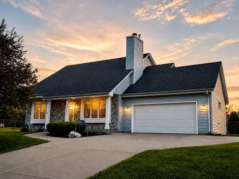 9013 S 26th, Oak Creek, WI 53154