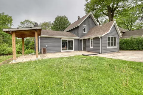 507 NW Barstow, Waukesha, WI 53188