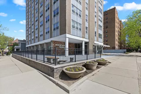 1707 N Prospect #16D, Milwaukee, WI 53202