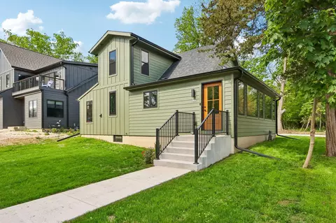 637 1st, Delafield, WI 53018