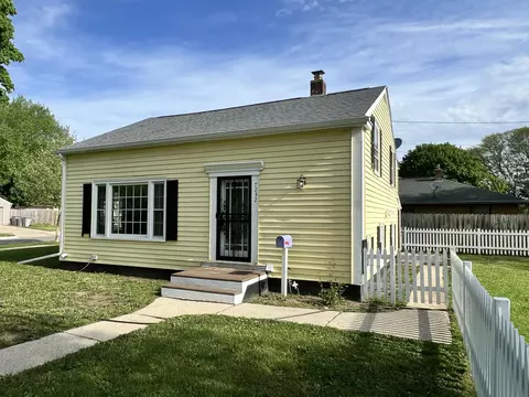 7232 W Fairmount, Milwaukee, WI 53218