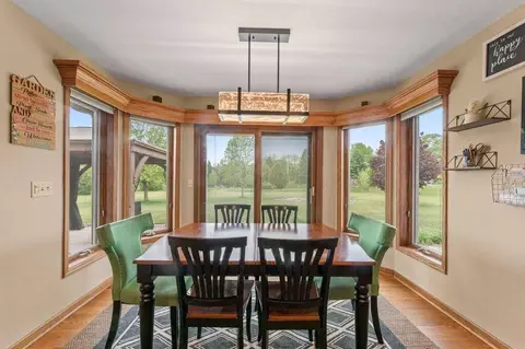 Dining - s93w34945 Jericho, Eagle, WI 53119 photo 2 of 2