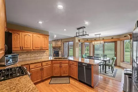 Kitchen - s93w34945 Jericho, Eagle, WI 53119 photo 2 of 2