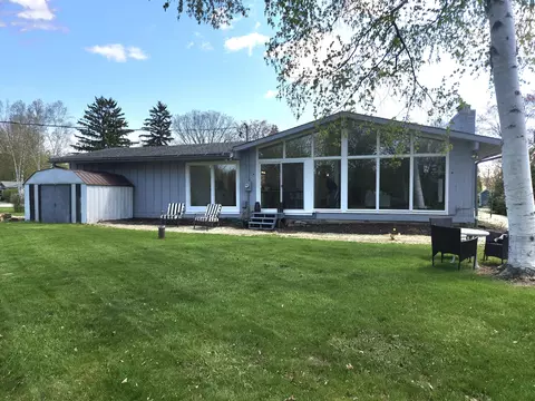 9131 N Pelham, Bayside, WI 53217