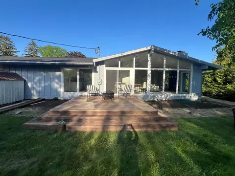 9131 N Pelham, Bayside, WI 53217