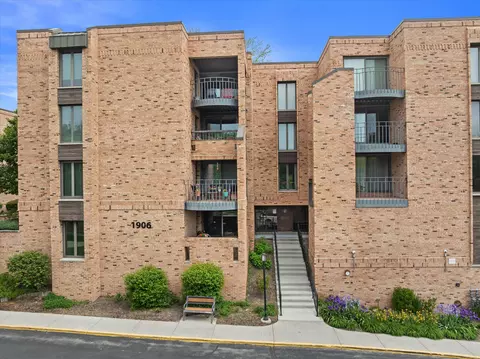 1906 E Shorewood #259, Shorewood, WI 53211