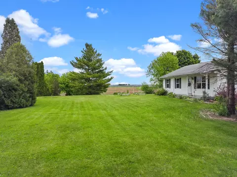 13448 E Crk, Bradford, WI 53114