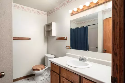 Bath - 1206 Willow, La Crescent, MN 55947 photo 1 of 3
