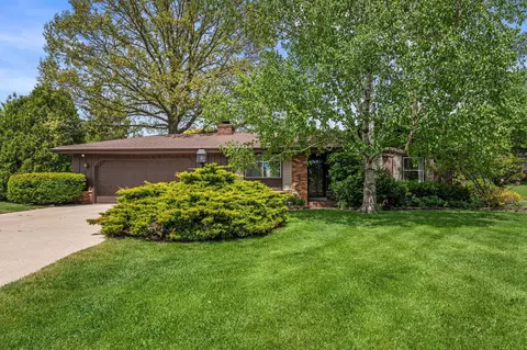 18400 Honey Crk, Brookfield, WI 53045