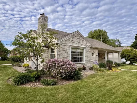 8526 W Clarke, Wauwatosa, WI 53226
