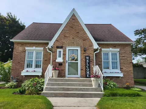 1709 Waldo, Manitowoc, WI 54220