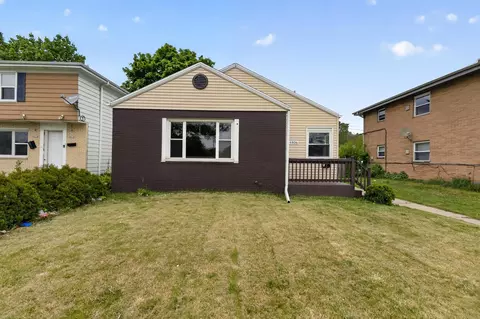 4806 W Hampton, Milwaukee, WI 53218