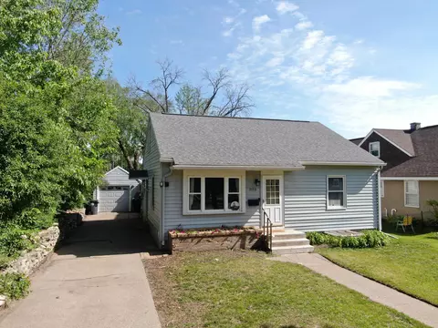 2159 Farnam, La Crosse, WI 54601