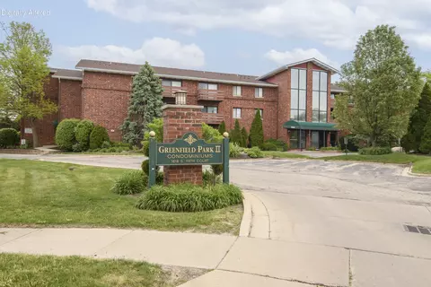 1618 S 115th #302, West Allis, WI 53214