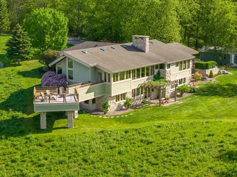 n4898 Arrowhead Trail, Hubbard, WI 53039