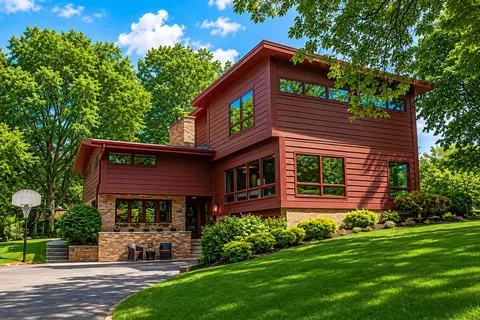 1530 Fairhaven, Elm Grove, WI 53122