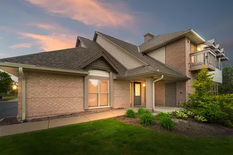 7571 W Tuckaway Pnes, Franklin, WI 53132