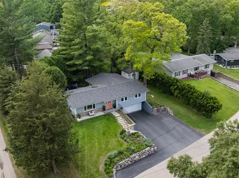 860 Trails End, Fontana, WI 53125