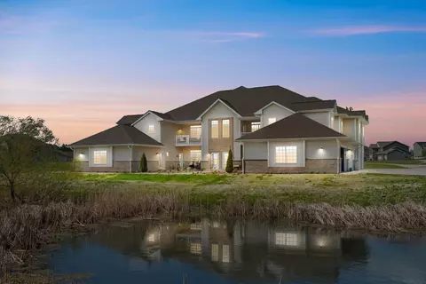 1625 Grey Fox #H, Mukwonago, WI 53149
