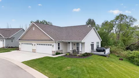18 Briarknoll, Saukville, WI 53080