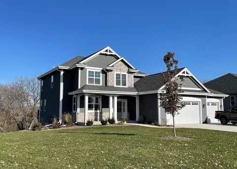s54w25488 Pebble Brk, Waukesha, WI 53189