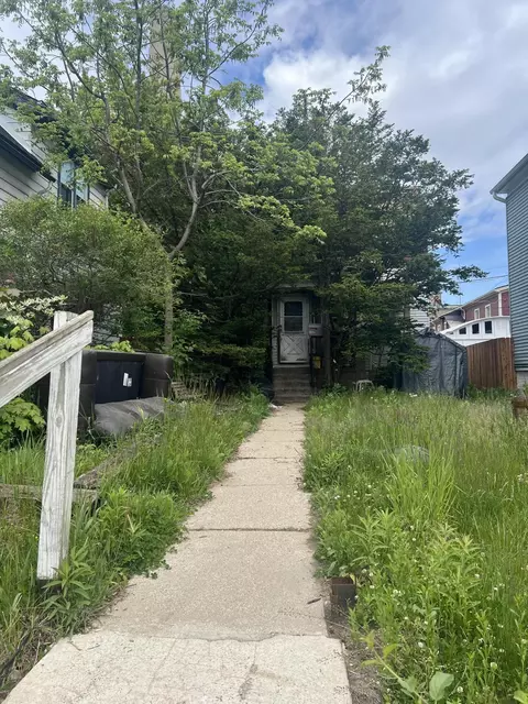 132 E Rosedale #134, Milwaukee, WI 53207