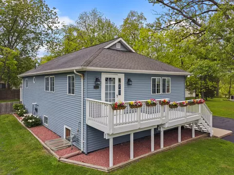 2124 Lakeshore, Dover, WI 53139