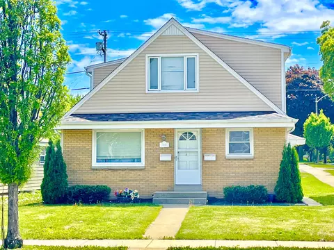 2131 W Layton, Milwaukee, WI 53221