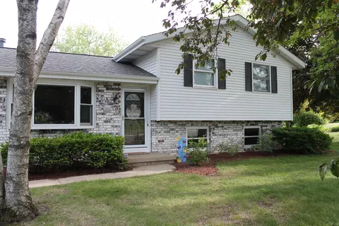 909 Country, Watertown, WI 53098
