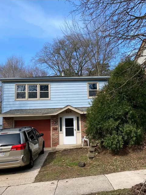 928 Aurora, Waukesha, WI 53186