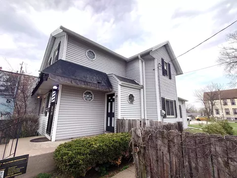 2340 S Kinnickinnic, Milwaukee, WI 53207